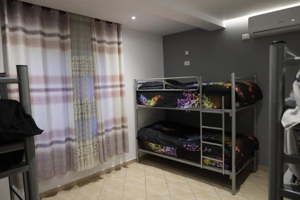 Sonche Hostel Tiranë Eksteriør bilde
