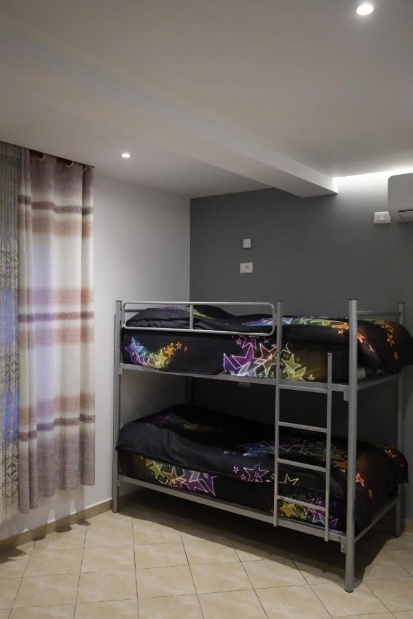 Sonche Hostel Tiranë Eksteriør bilde